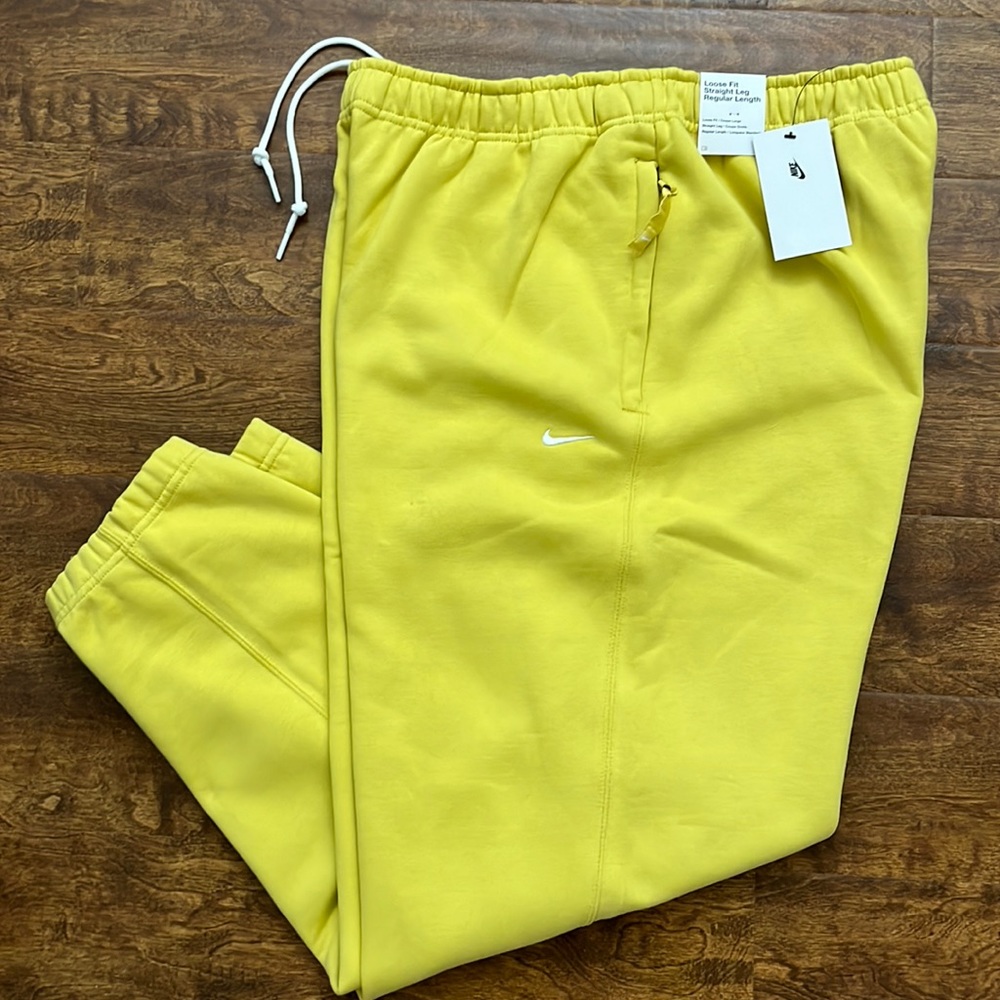 NIKE Men’s SPTCAS SweatPants - size L